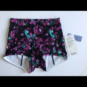 Lululemon Wunder Short 2 inch, NWT, size 6